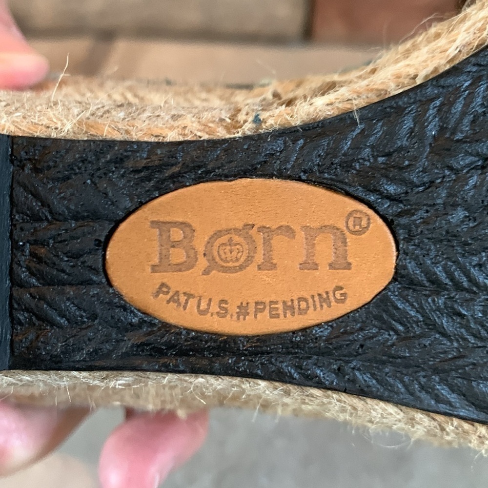 Born sz 8 leather and cloth black and white espadrilles. - Picture 7 of 9